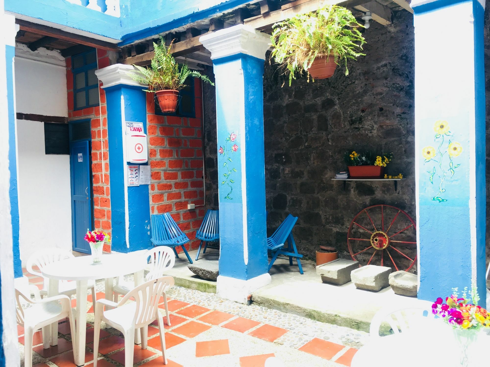 Blue Door Housing Historic Quito Hotel Exterior foto